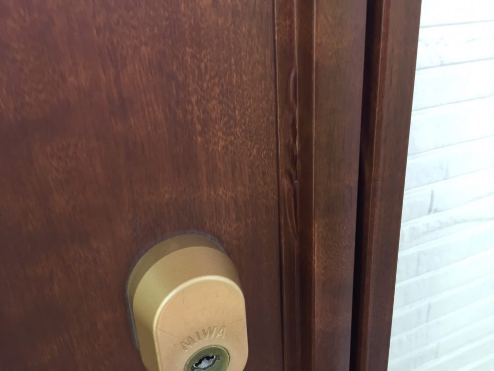 玉村町で玄関ドアのダイノックシート貼りのお見積り｜施工実績NO.1ミヤケンリフォーム