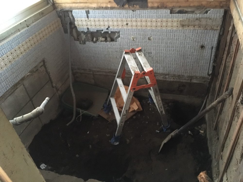 築45年！伊勢崎市で浴室・キッチン改修前の床の補強工事！ – ミヤケンリフォーム