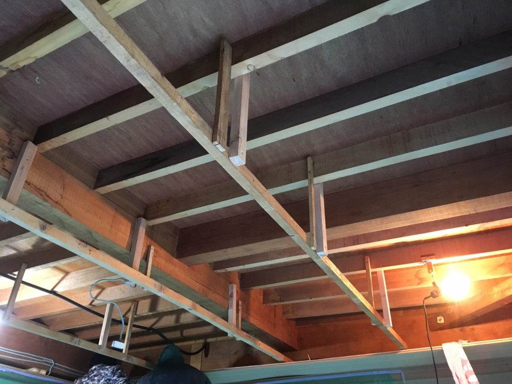 前橋市Y様邸で天井の張替え工事を行いました – ミヤケンリフォーム