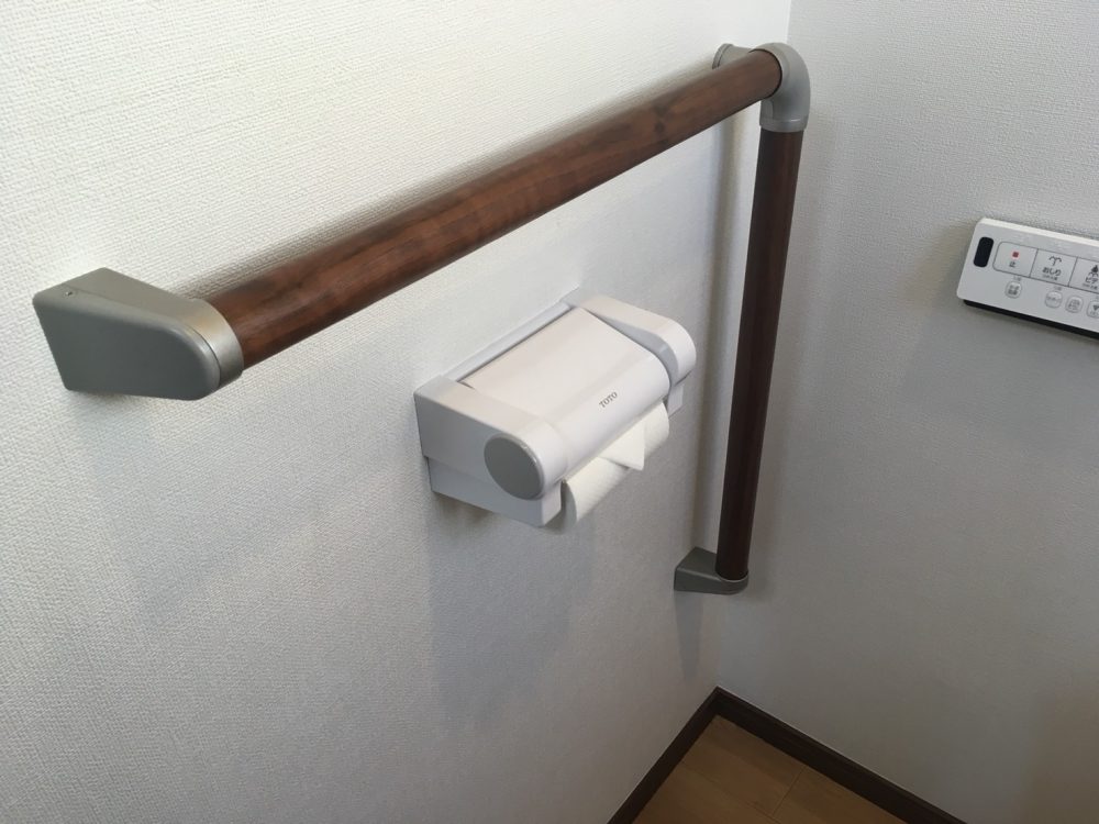 前橋市にて、トイレ交換とともに手すりを取り付けました！