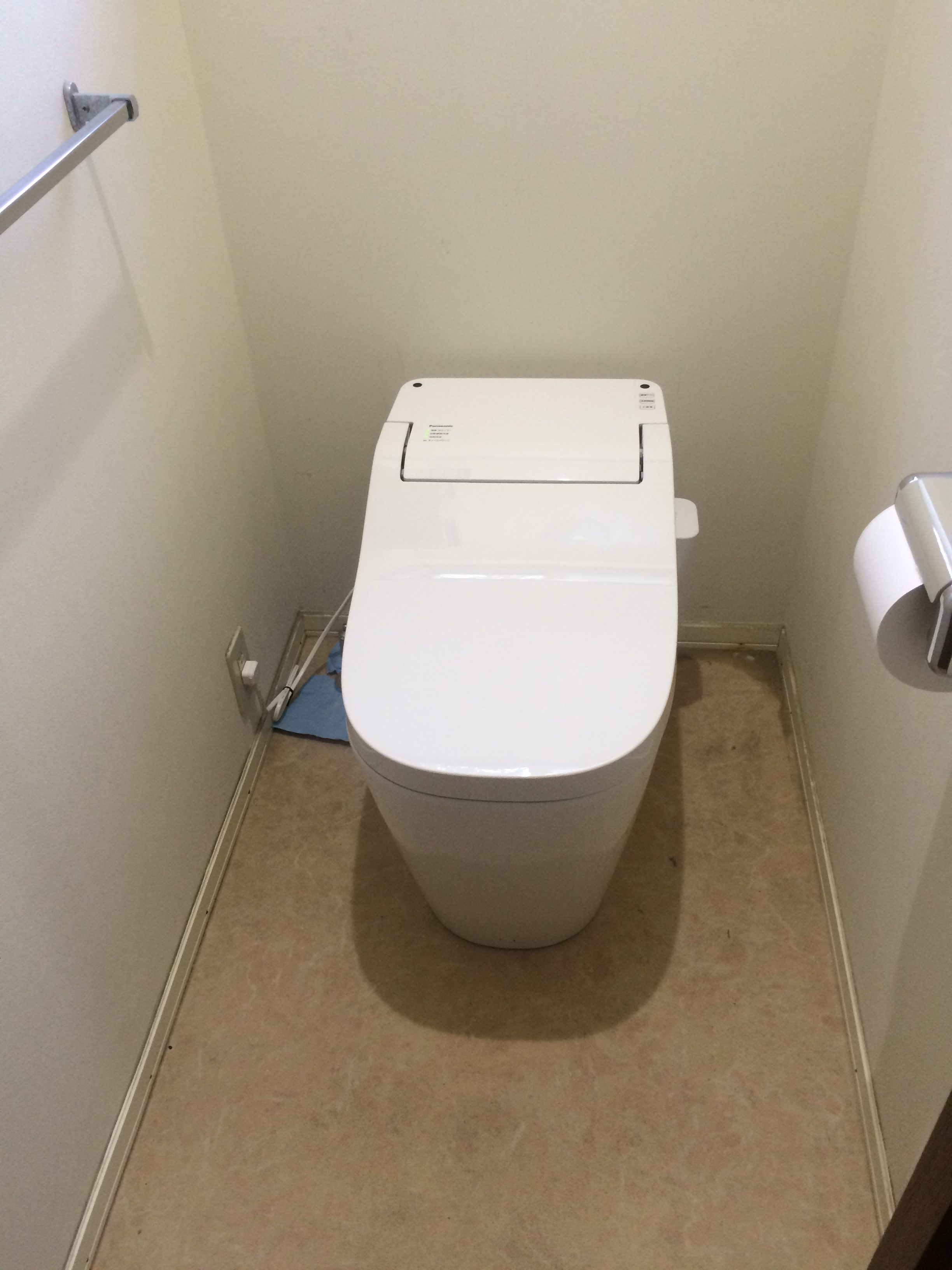 トイレ（アラウーノSⅡ）・給湯器交換工事が完了しました。