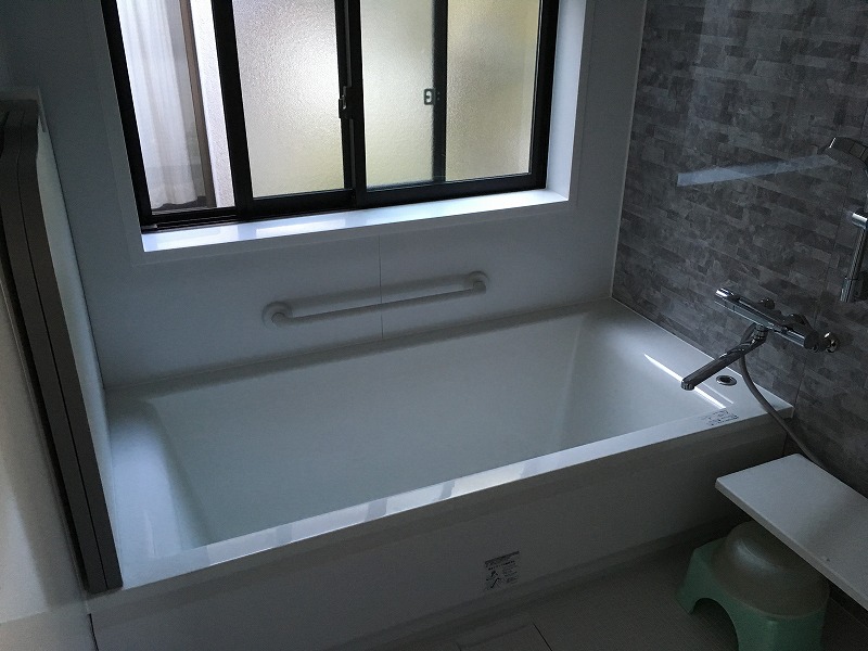 浴室工事において、低い窓はどうすればよいのか・・。 – ミヤケンリフォーム