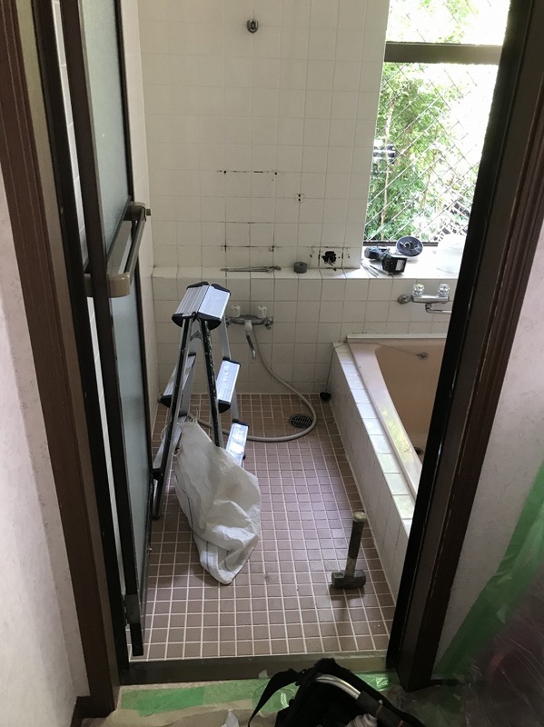 伊勢崎市にて浴槽の位置を変更して快適なお風呂に タイルからユニットバスへの交換工事を行いました 施工実績no 1ミヤケンリフォーム