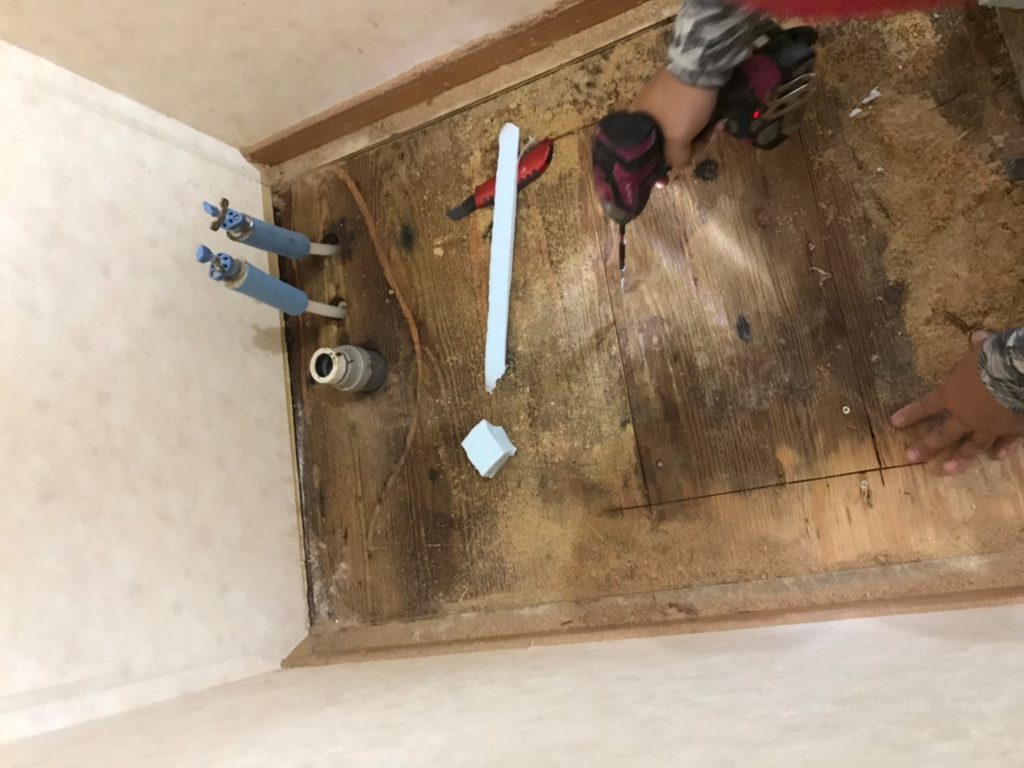 前橋市に脱衣所の床の張替え工事を行いました 施工実績no 1ミヤケンリフォーム