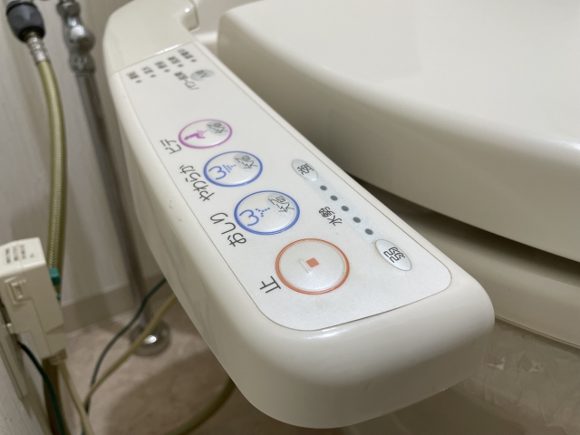 トイレのリモコンはどこに設置するのがいいの?【2025年最新版】 |群馬県内施工実績No1のミヤケンリフォーム