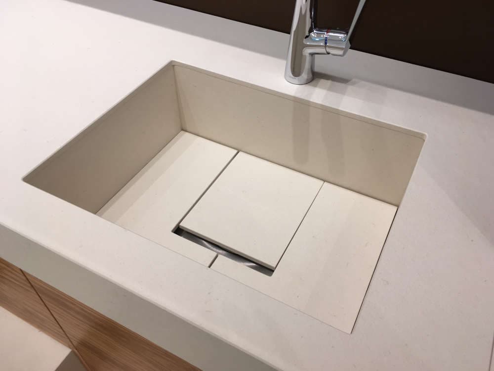 【2025年最新情報】キッチンのシンクの素材は何がいい?ステンレス、人造大理石、ホーロー比較 |群馬県内施工実績No1のミヤケンリフォーム