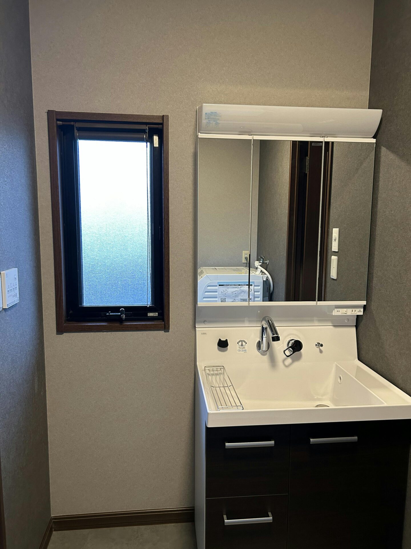 伊勢崎市大正寺町M様　【LIXIL ピアラ】洗面台リフォーム工事